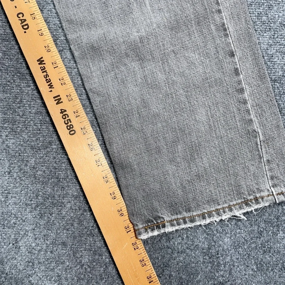 Levis details any